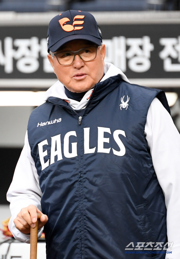 '극적인 끝내기' 한화 감독의 사과 "그동안 좋은 경기 못해 송구했다"