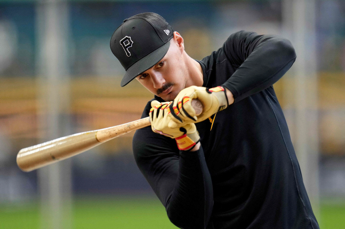 "나 이제 어른이야!" 드디어 '성인'된 2065억 유망주, 동료들 선물 받고 3안타 무력시위…대체 뭐길래