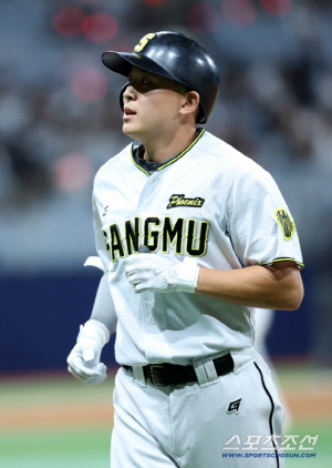 '와 말년 병장 맞아?' 짧은 머리에 담은 독기…한화 프랜차이즈 '최초 2루수' 돌아온다 