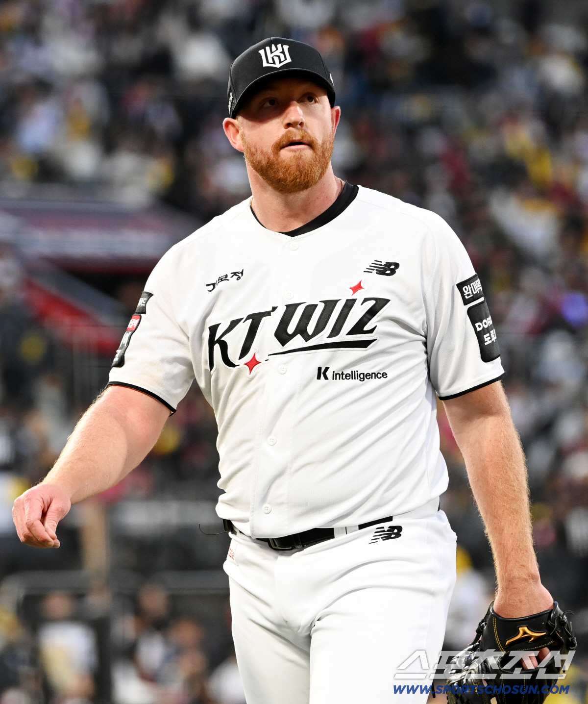28일 수원KT위즈파크에서 열린 LG와 KT의 경기, 2회초 투구를 마친 사우어가 더그아웃으로 향하고 있다. 수원=허상욱 기자 wook@sportschosun.com/2026.04.28/