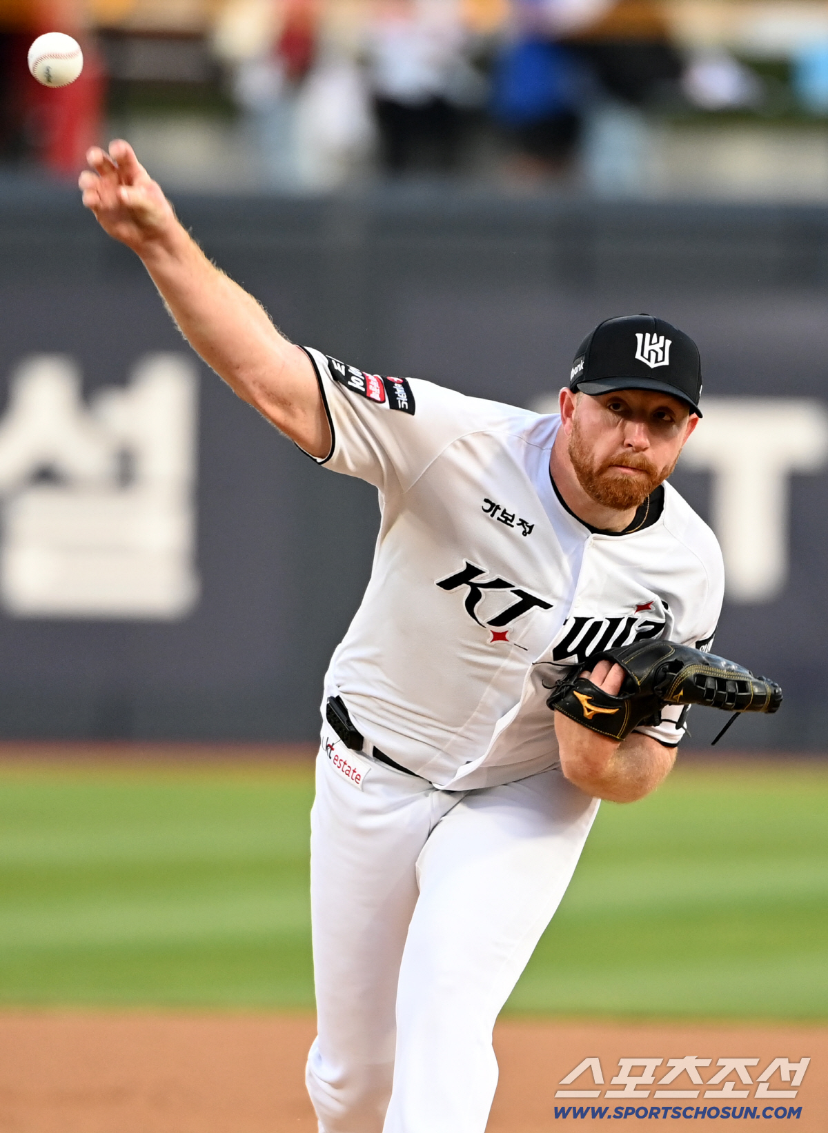 28일 수원KT위즈파크에서 열린 LG와 KT의 경기, KT 선발투수 사우어가 역투하고 있다. 수원=허상욱 기자 wook@sportschosun.com/2026.04.28/