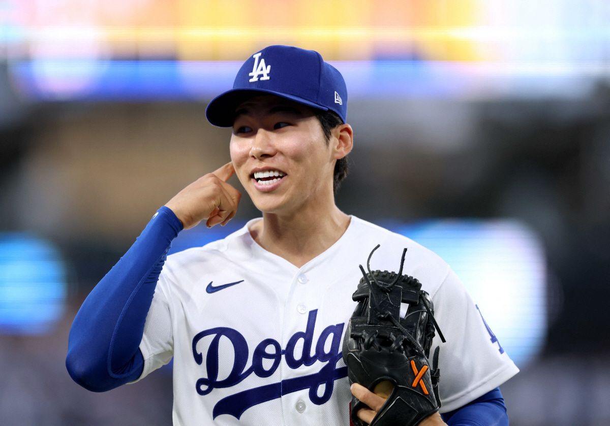 LOS ANGELES, CALIFORNIA - APRIL 10: Hyeseong Kim #6 of the Los Angeles Dodgers reacts after the third out of the first inning against the Texas Rangers at Dodger Stadium on April 10, 2026 in Los Angeles, California. Harry How/Getty Images/AFP (Photo by Harry How / GETTY IMAGES NORTH AMERICA / Getty Images via AFP)