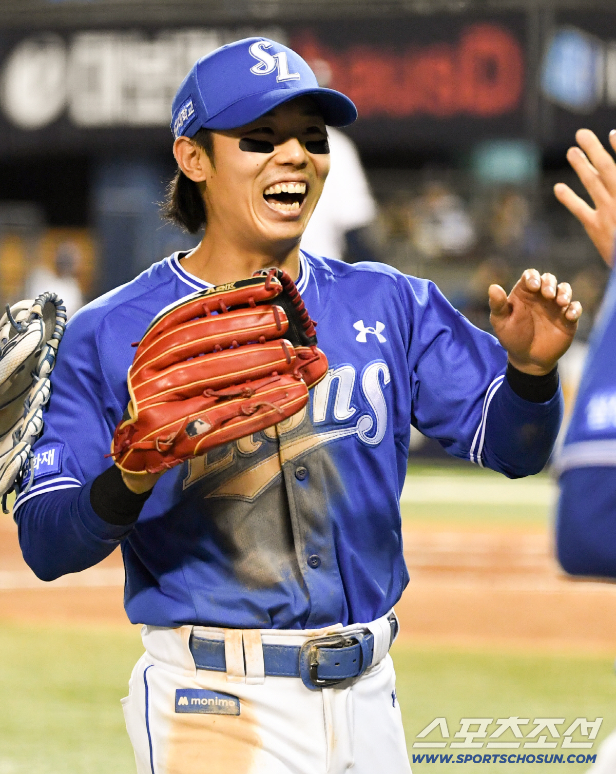 28일 잠실구장에서 열린 두산과 삼성의 경기. 8회말 2사 만루 두산 양석환 타구를 삼성 우익수 김성윤이 처리한 뒤 미소 짓고 있다. 잠실=박재만 기자 pjm@sportschosun.com/2026.04.28/