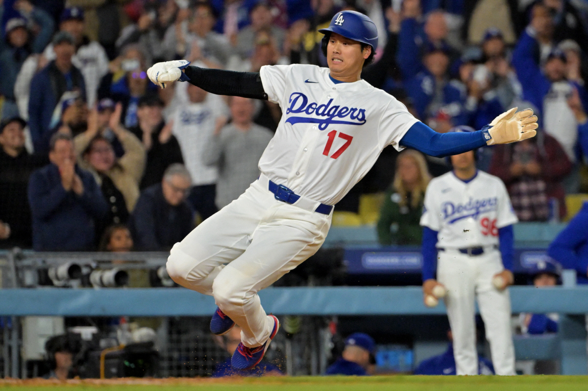 오타니 쇼헤이가 28일(한국시각) 마이애미전서 9회말 카일 터커의 끝내기 안타 때 홈으로 슬라이딩하고 있다. Imagn Images연합뉴스