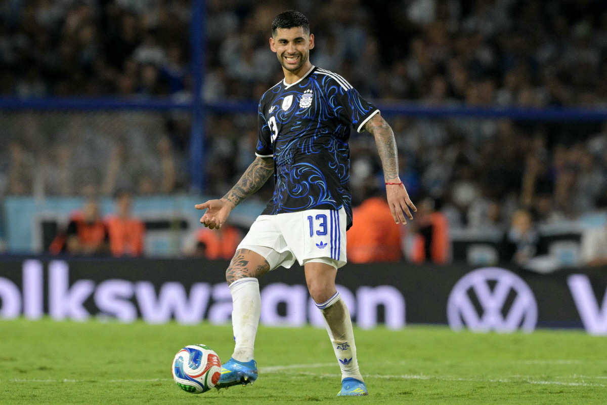 Argentina's defender #13 Cristian Romero controls the ball during a friendly football match between Argentina and Zambia at La Bombonera stadium in Buenos Aires on March 31, 2026. (Photo by JUAN MABROMATA / AFP)