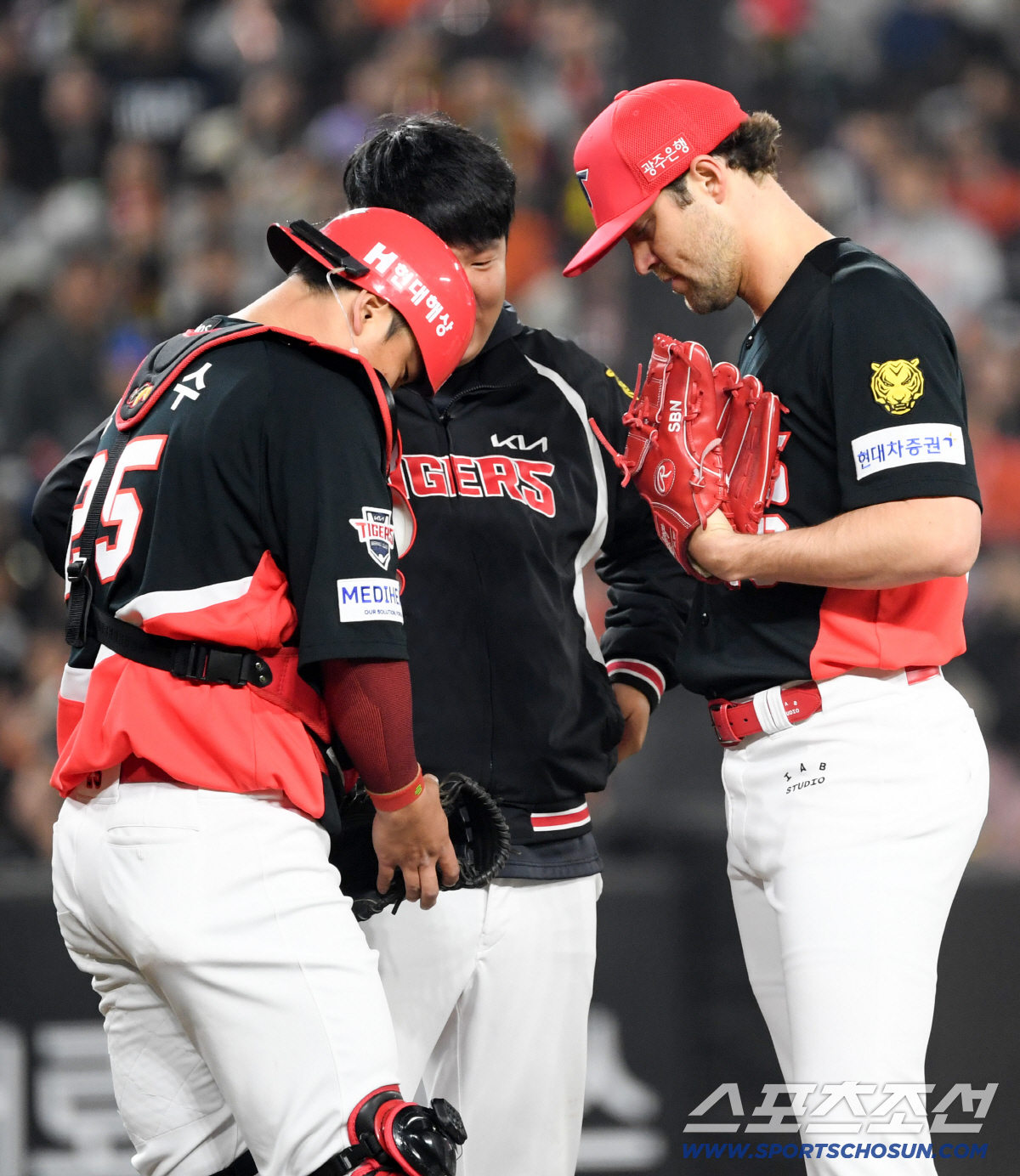 10일 대전 한화생명볼파크에서 열린 한화와 KIA의 경기. KIA 한준수, 네일이 숨을 고르고 있다. 대전=박재만 기자 pjm@sportschosun.com/2026.04.10/