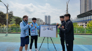"경기 전부터 인지도 대결로 활활"...천안아산더비, 천안아산역에서 이미 스타트! 프리매치로 더비 분위기 후끈