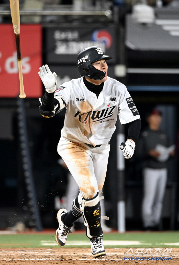 "많이 차이나요" 물음표 가득한 퇴근콜 → 간신히 붙잡은 승리…자칫하면 명승부 아닌 졸전으로 끝날뻔 