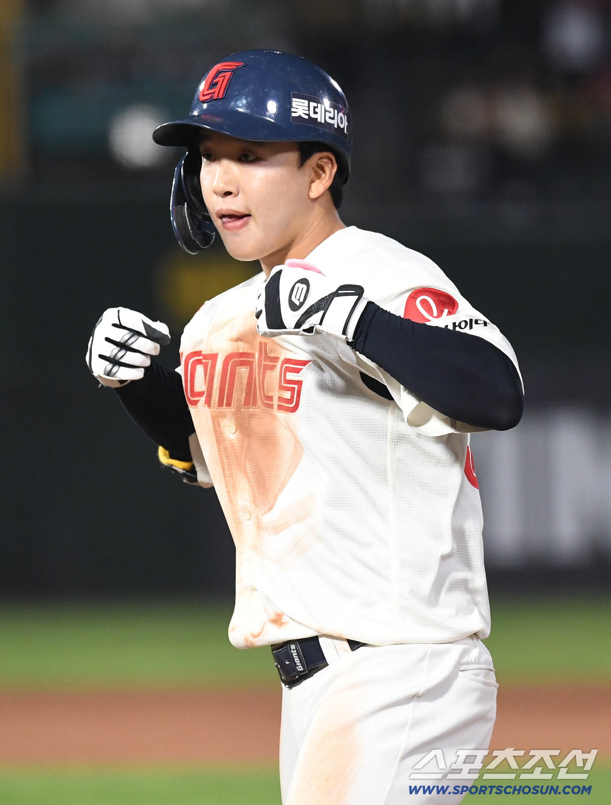 28일 부산 사직야구장에서 열린 롯데와 키움의 경기. 6회 1타점 적시타 날린 롯데 이호준. 부산=송정헌 기자 songs@sportschosun.com/2026.04.28/