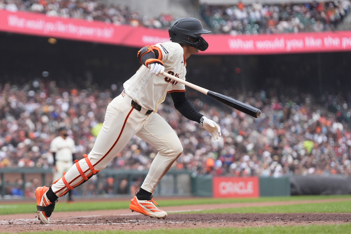 '이정후 4타수 무안타' 침묵! 3G 연속 멀티히트 끝→하루 쉬고 온 SF 타자들 '와르르'…PHI 상대로 고작 2안타