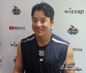 "부모님 호강시켜드리고파" 기적같은 끝내기의 순간, 가장 먼저 달려온 '익산 절친'…늦게 피는 꽃이 아름답다 [수원피플]