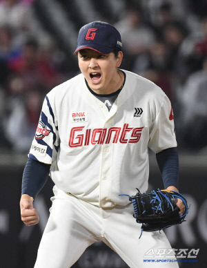'역시 고기도 먹어본 사람이...' 위기의 남자 김원중, 위기 속 빛났다. 롯데의 마무리 증명한 세이브[부산현장]