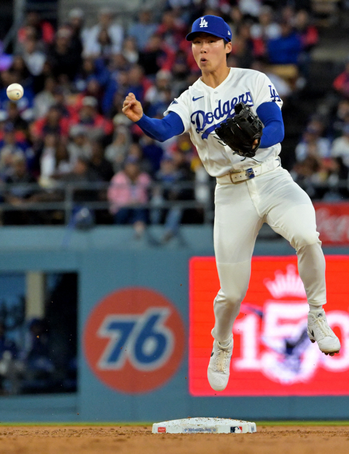 감사합니다 정말 감사합니다! 김혜성, 오타니 수호신 등극 → 日언론 '불쾌한 타구' 처리하며 오타니 지켜