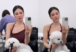 송혜교, 뽀얀 피부에 여리여리 어깨라인..루비 안아주기도 힘들겠어