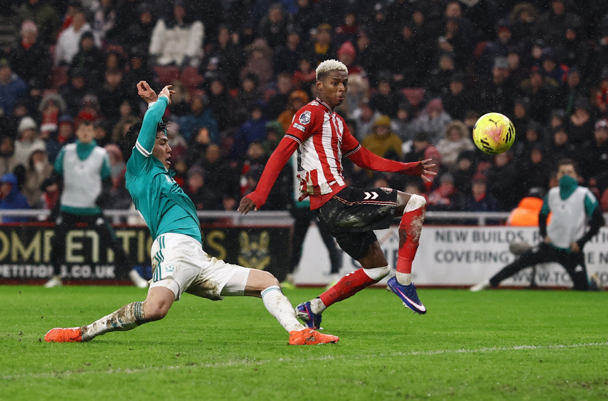 Soccer Football - Premier League - Sunderland v Liverpool - Stadium of Light, Sunderland, Britain - February 11, 2026 Liverpool's Wataru Endo in action with Sunderland's Nilson Angulo Action Images via Reuters/Lee Smith EDITORIAL USE ONLY. NO USE WITH UNAUTHORIZED AUDIO, VIDEO, DATA, FIXTURE LISTS, CLUB/LEAGUE LOGOS OR 'LIVE' SERVICES. ONLINE IN-MATCH USE LIMITED TO 120 IMAGES, NO VIDEO EMULATION. NO USE IN BETTING, GAMES OR SINGLE CLUB/LEAGUE/PLAYER PUBLICATIONS. PLEASE CONTACT YOUR ACCOUNT REPRESENTATIVE FOR FURTHER DETAILS..