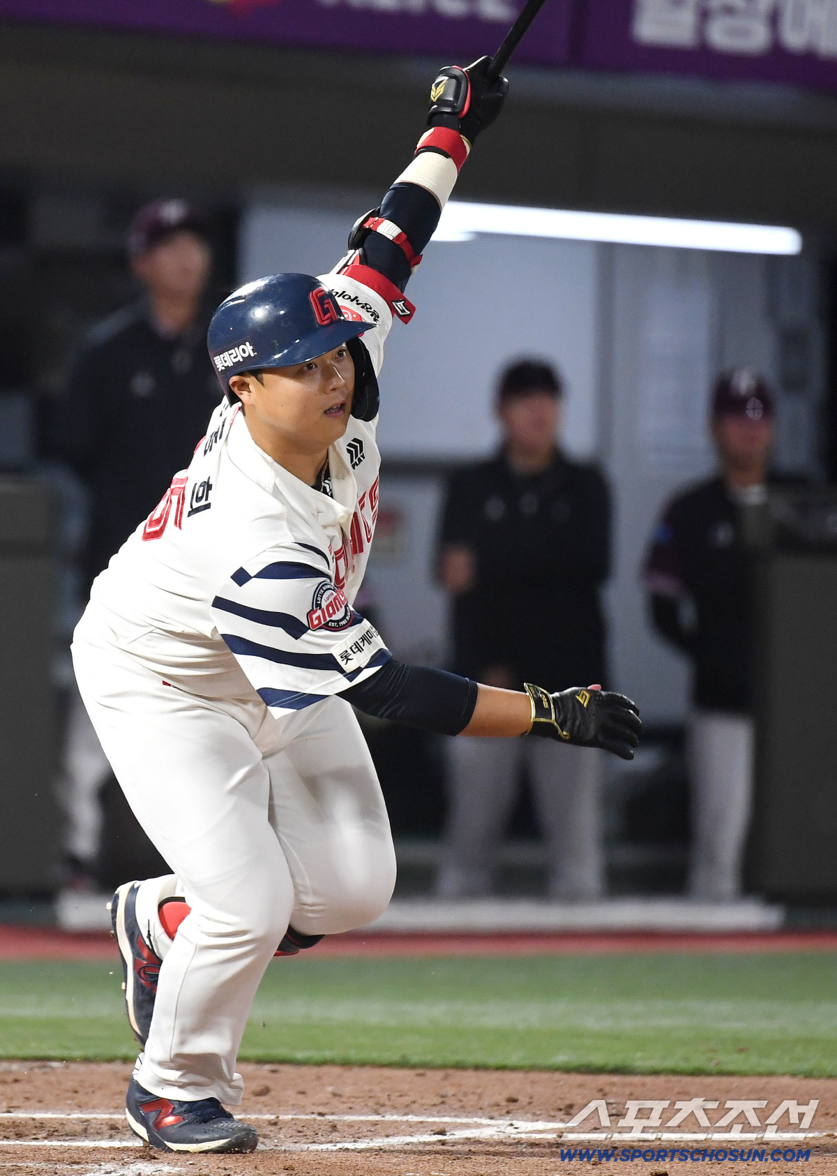 28일 부산 사직야구장에서 열린 롯데와 키움의 경기. 타격하는 롯데 한동희. 부산=송정헌 기자 songs@sportschosun.com/2026.04.28/