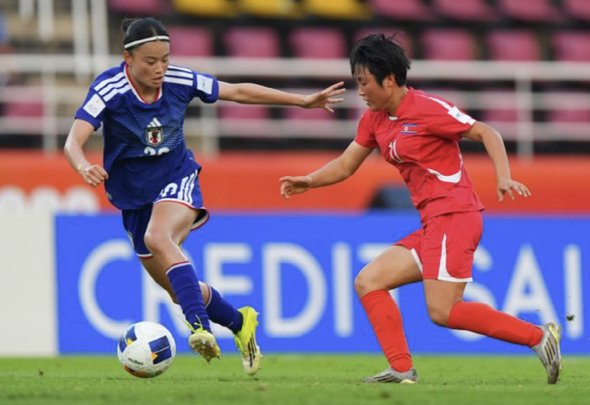 북한 공격수 최임정을 일본 수비가 막아서는 모습. 사진출처=AFC