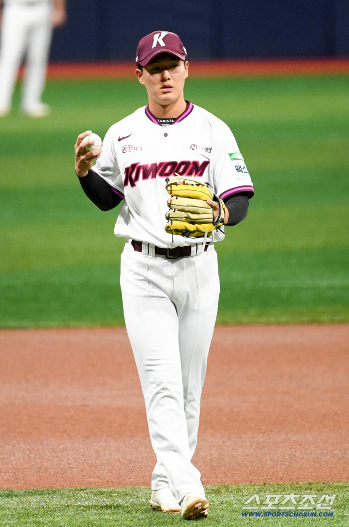 신인이 느긋하게 수비하네. 보이지 않는 에러, 감독은 왜 문제삼지 않았나? →  "조급해서 실책하는 것보단 낫다" 