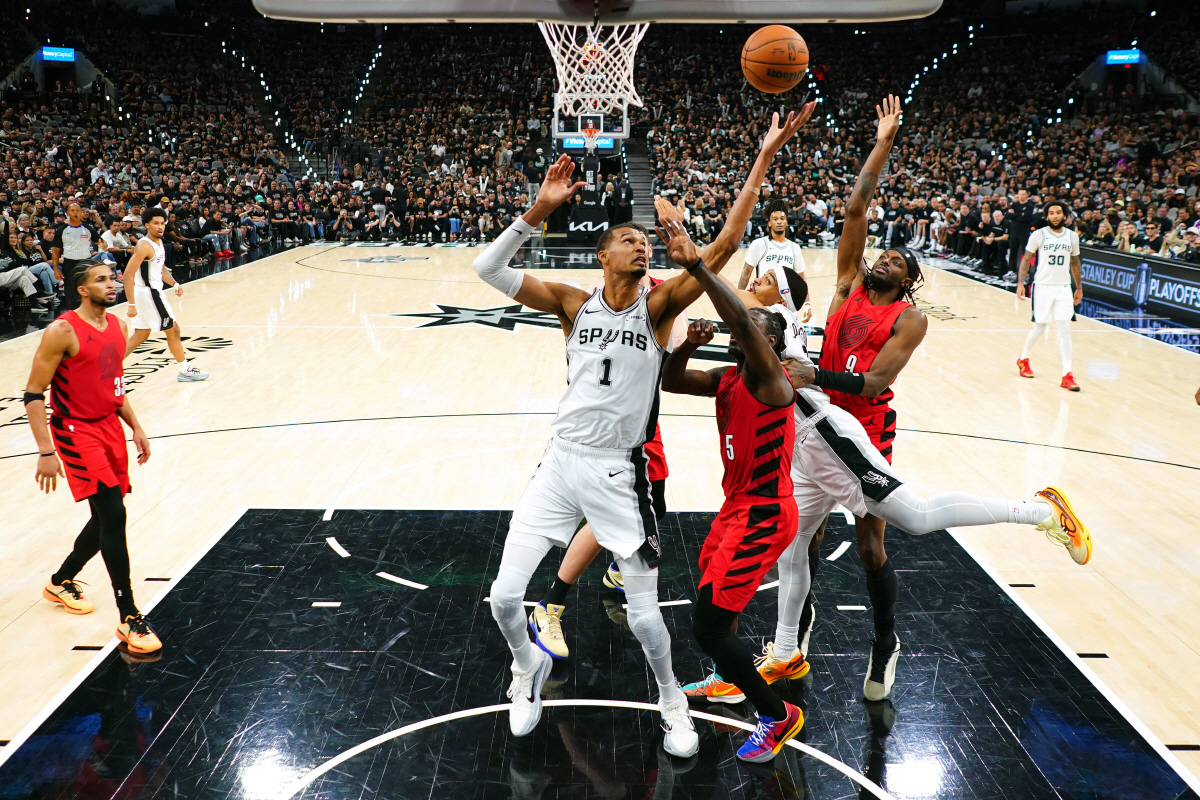 "스테판 커리와 같은 그래비티" 팀동료의 극찬. 샌안토니오 유니콘의 엄청난 위력. "웸비의 그래비티는 독보적"