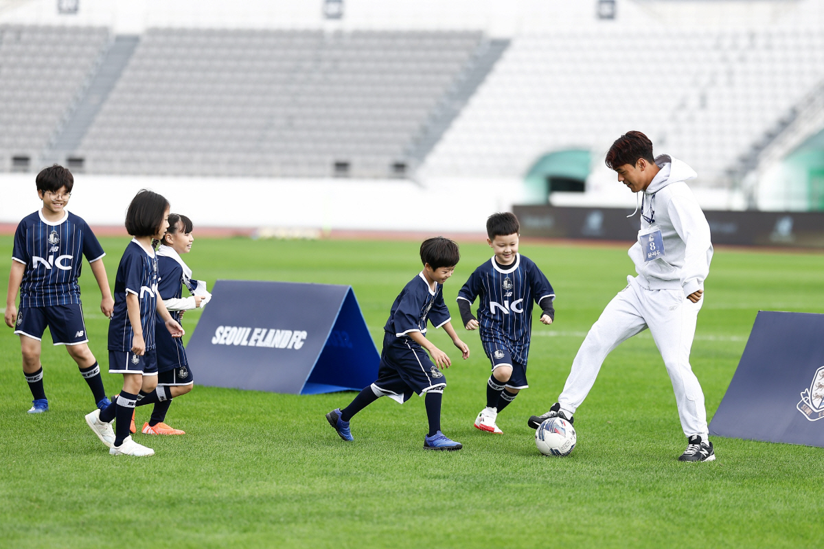 '어린이팬 모두 모여라' 서울 이랜드, '키즈 풋볼 페스티벌' 개최...K리그 그라운드 위에서 축구하자!