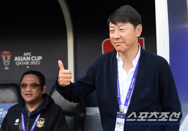 [단독]신태용 감독 "인도네시아 7인제 대표팀 감독 부임설 사실 아냐...선수단 돕는 자문 역할"