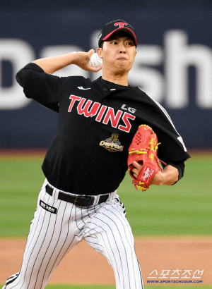 '난 스트라이크만 던져'…어디서 이런 보물이→이정용 5이닝 0자책 '깜짝 호투'