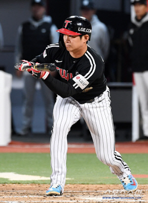 LG '캡틴' 오지환, 엉덩이 근육 불편감으로 교체… "선수 보호 차원"