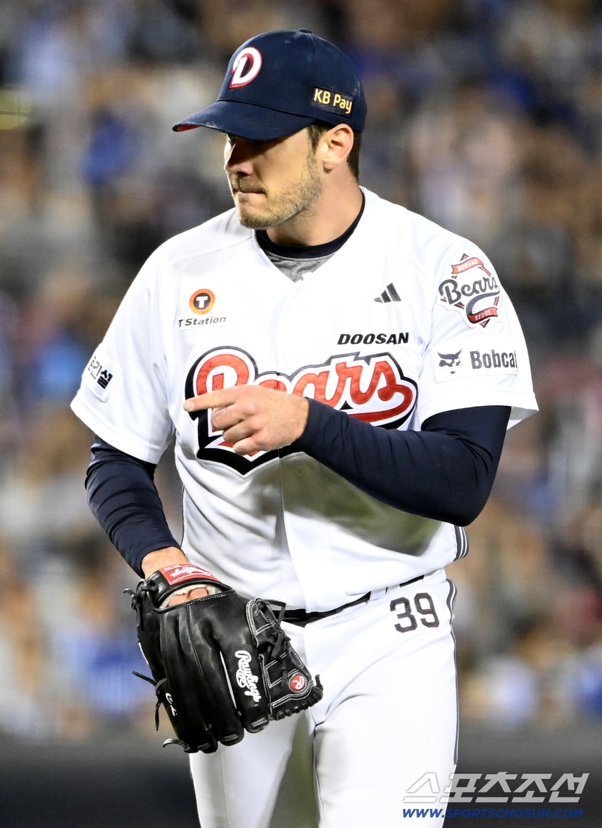 29일 잠실야구장에서 열린 삼성과 두산의 경기. 6회초 위기를 무실점으로 넘긴 두산 잭로그가 기뻐하고 있다. 잠실=허상욱 기자 wook@sportschosun.com/2026.04.29/