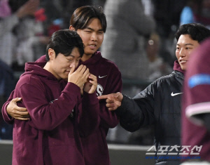 '날 버린 팀에 비수 꽂은 투구 후 눈물 왈칵', 친정팀 다시 만난 키움 박진형, 짜릿한 승리 투구[부산현장]