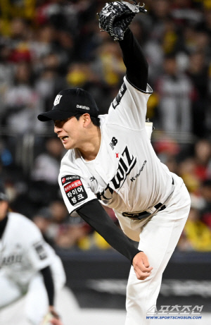 '애걔, 이거 던지고 바꾸라고?"…해묵은 논쟁→불펜 '멀티이닝' 소화 "너무 관리만 하면 약해져요"