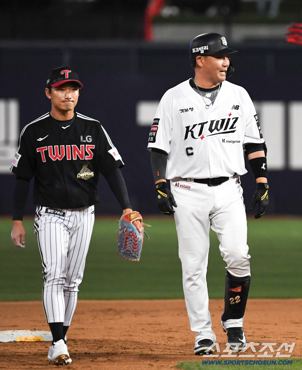 끝내기 안타 직후 무덤덤한 표정이었던 장성우.