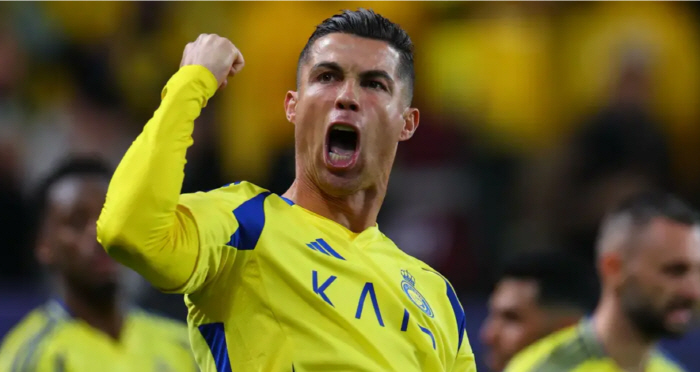 "심판 판정 미쳤다" 공개 저격, 호날두 우승 밀어주기 논란 또또또..."트로피 그냥 바쳐라" 불만 폭주