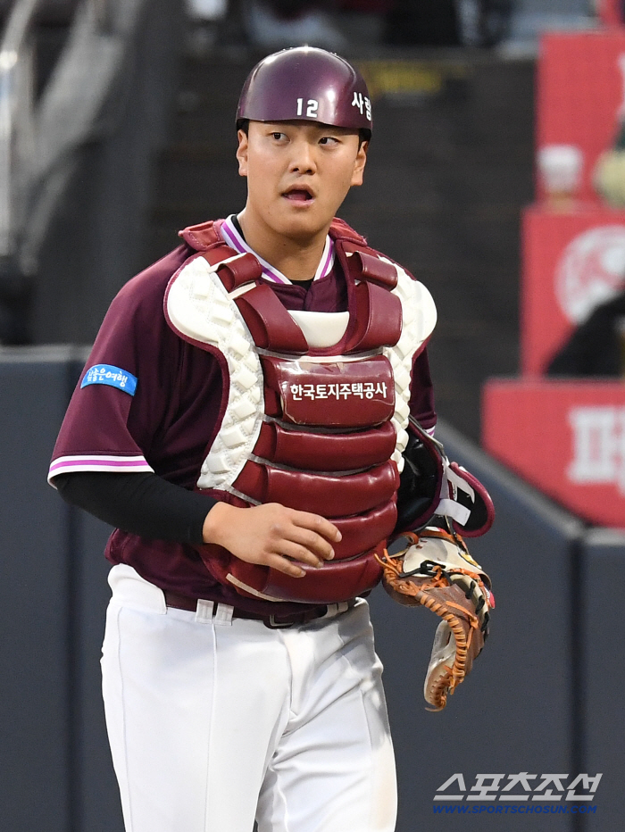 '역전패 위기' 살 떨리는 순간에, 마운드에서 웃음이 나와? 강민호의 향기가 나는데...