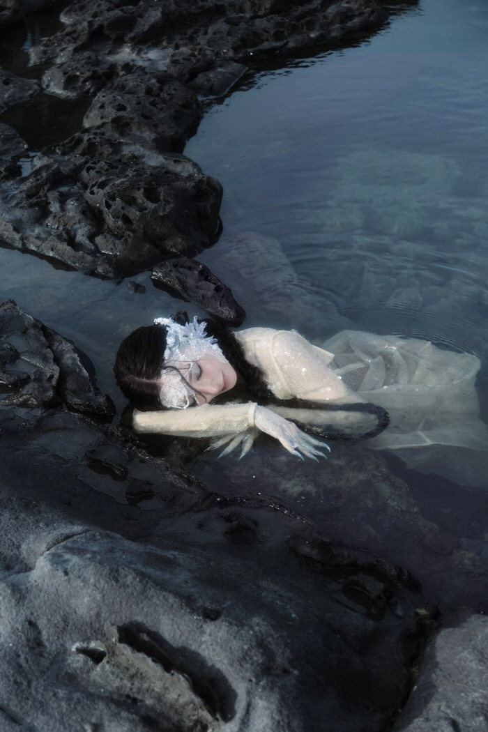 티파니, 속 훤히 비치는 시스루..♥변요한도 놀랄 '파격 비주얼'