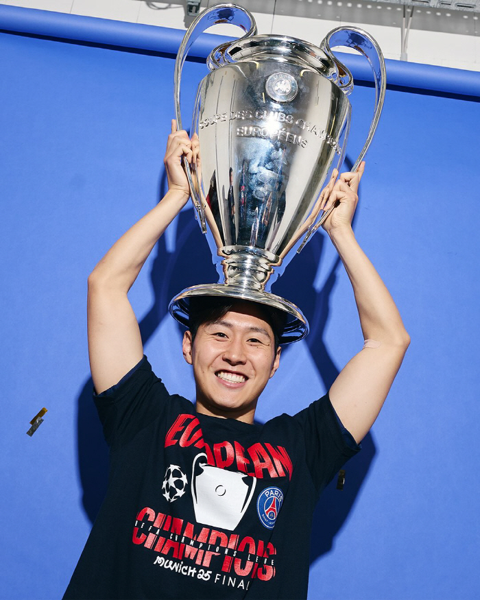 엔리케에게 무시당한 '韓 축구 역대급 재능' 이강인(25세, 토트넘) 초대박, 손흥민 뒤이을 에이스 후보 예고..."토트넘 영입 시도 예정"