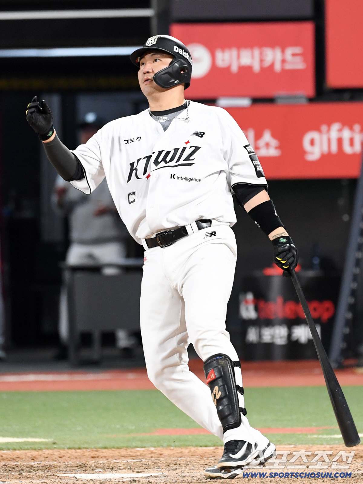 29일 수원KT위즈파크에서 열린 KT와 LG의 경기. 10회말 1사 만루 KT 장성우가 끝내기 안타를 날리고 있다. 수원=박재만 기자 pjm@sportschosun.com/2026.04.29/