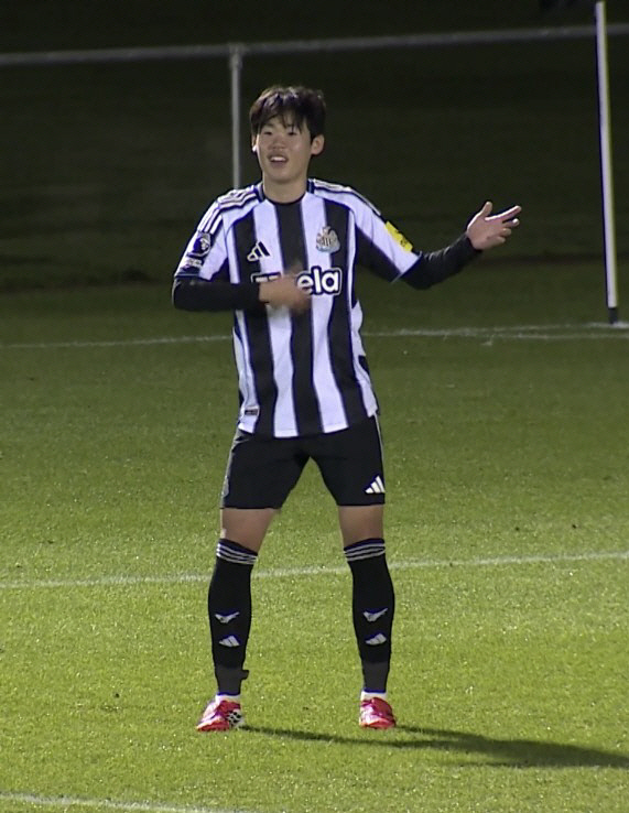 "저런 선수가 K리그2 뛰었다고?" 英 놀라게 한 '韓 특급 재능' 박승수, 손흥민 사라진 EPL 데뷔 희망 등장..."홈그로운 의무 출전 규정 도입 검토"