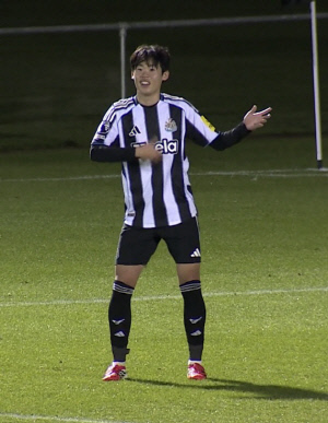 "저런 선수가 K리그2 뛰었다고?" 英 놀라게 한 '韓 특급 재능' 박승수, 손흥민 사라진 EPL 데뷔 희망 등장..."홈그로운 의무 출전 규정 도입 검토"