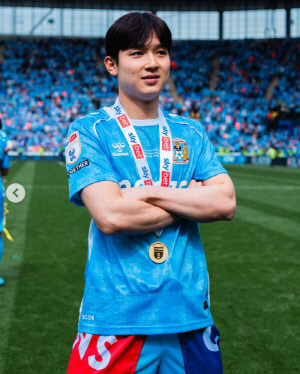 ‘충격의 오피셜’ 이럴려고 韓 손흥민 후계자 영입했나...코번트리, ‘최악의 유니폼’ 판매 위해 양민혁 내세워