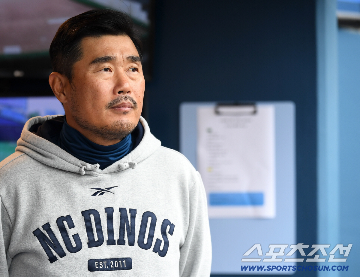 30일 창원 NC파크에서 열리는 NC와 KIA의 경기. 인터뷰하고 있는 NC 이호준 감독. 창원=송정헌 기자 songs@sportschosun.com/2026.04.30/