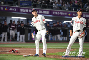 아뿔싸! 스퀴즈라니 → 11회초 기습번트의 전말 "2B 1S 되기만을 기다렸다" [부산 현장]