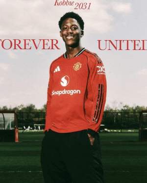 [오피셜]맨유, 아모림이 '버렸던' MF 마이누와 2031년까지 장기 계약..캐릭이 '성골 유스'를 살렸다