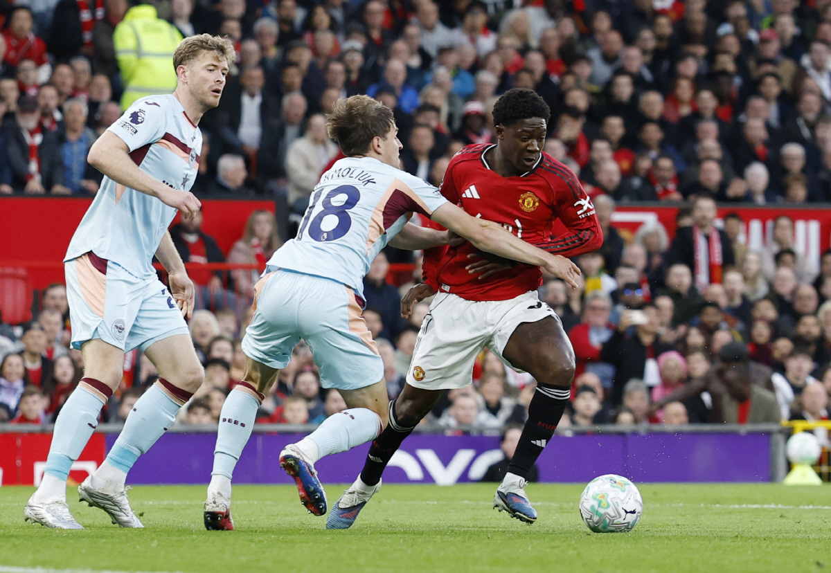 브렌트포드전에 나선 마이누(오른쪽) 로이터