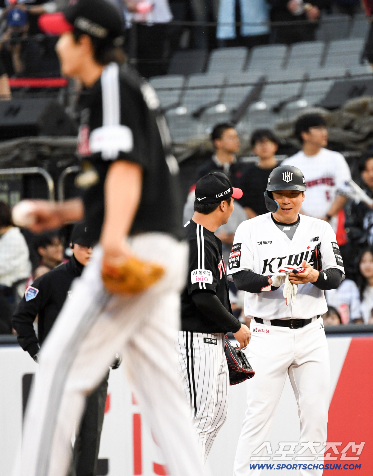 임찬규 상대 볼넷 출루한 김현수.
