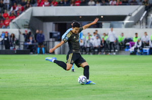 갈 길 급한데 '손흥민 명단 제외', 대체 왜? LAFC 감독 작심 발언 "우리가 결승 못 가길 바라나"