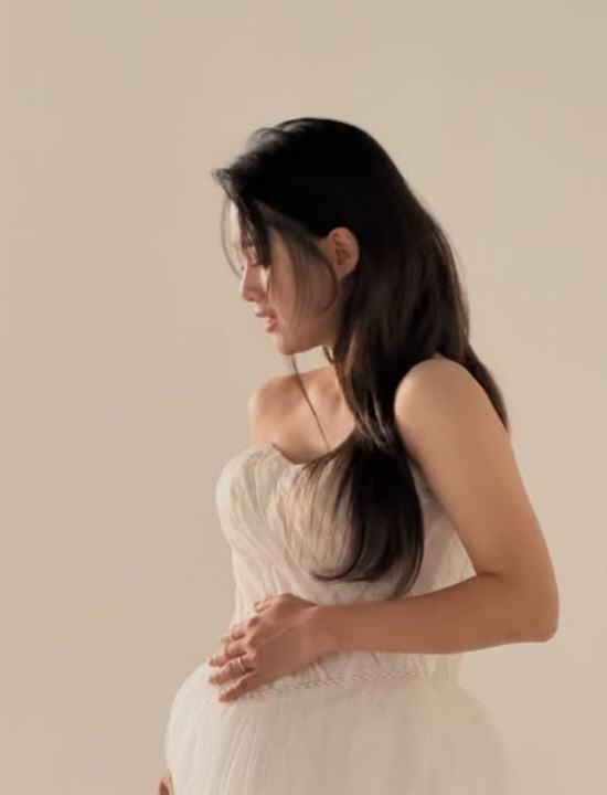 '임신 8개월' 남보라, "아기 점점 내려와" 터질듯한 D라인...만삭 사진 공개