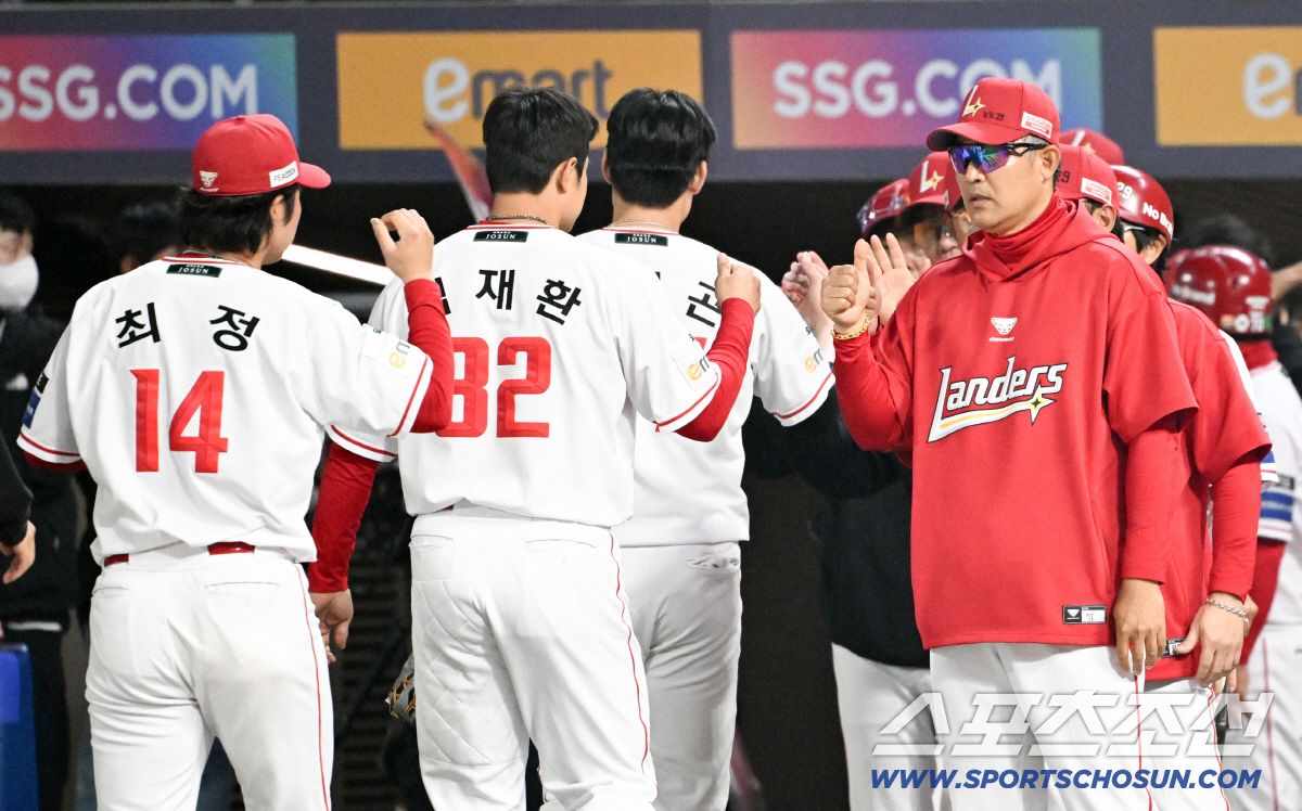 15일 인천SSG랜더스필드에서 열린 SSG와 두산의 경기. 승리한 SSG 이숭용 감독이 기뻐하고 있다. 인천=박재만 기자 pjm@sportschosun.com/2026.04.15/
