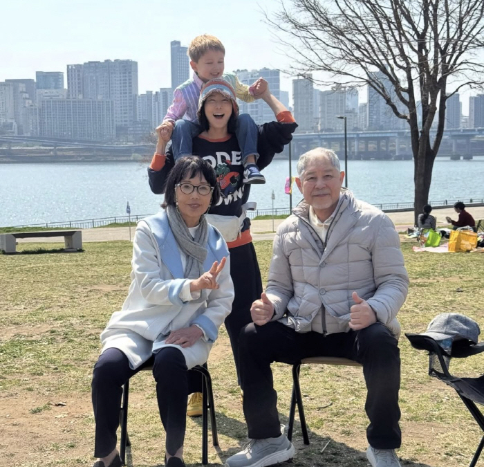 사유리 “母, 경찰 공조로 보이스피싱 조직 검거..속은 척 가짜 돈 전달”