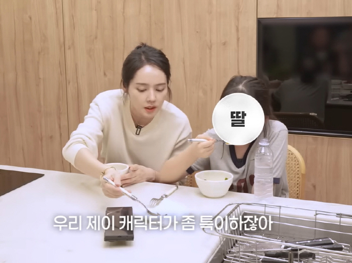 한가인 10살 딸, '상위1%' 똑 부러진 말솜씨...현대판 미달이 "특이한 게 닮아" ('자유부인')