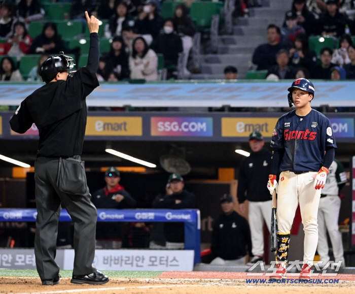 롯데엔 번트가 그렇게 어려운 건가요...이런 작전 수행으로 이긴 게 기적, 좋아할 때 아니다 